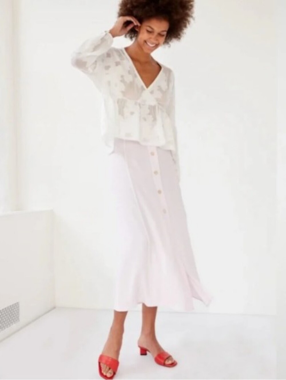 Wilfred Amelie: Pale Pink Button-Front Midi Skirt